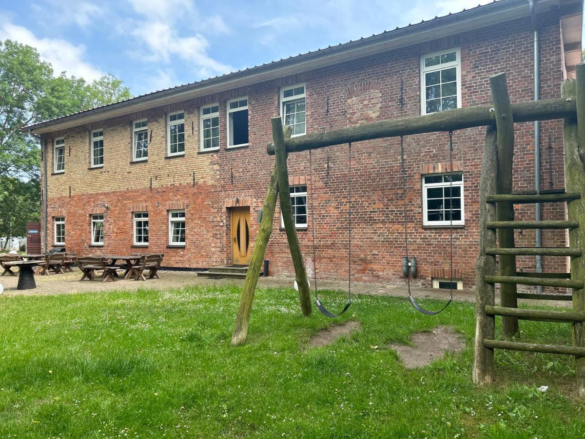 Ostlicht Camper Im Waldchen Hotell Altefähr Exteriör bild